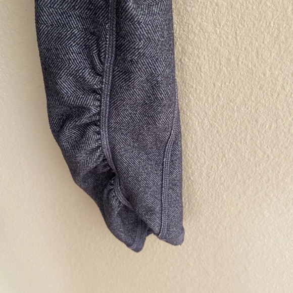 🚨JUST REDUCED🚨 Athleta Gray Herringbone Lined Leggings Ruched Size XS - Picture 4 of 8